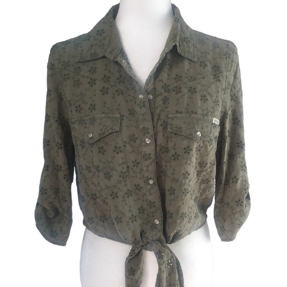 GUESS Eyelet Denim Tie Front Pin Up Shirt Size Medium - Picture 3 of 15